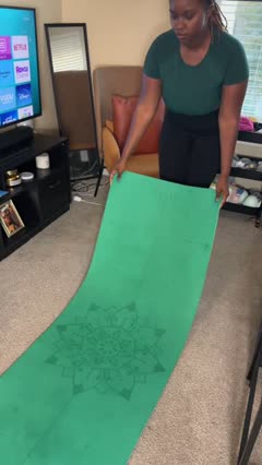 Shannon on a live 1-on-1 video training call with her Papayya trainer